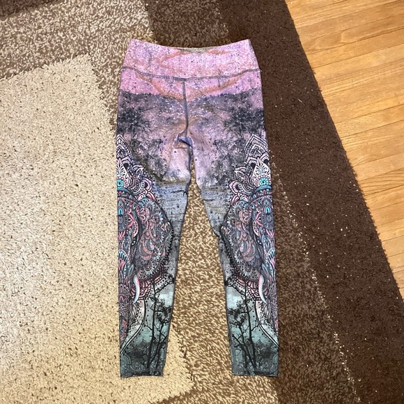 Evolution and Creation Colourful Patterned Elephant Capris - Picture 3 of 5